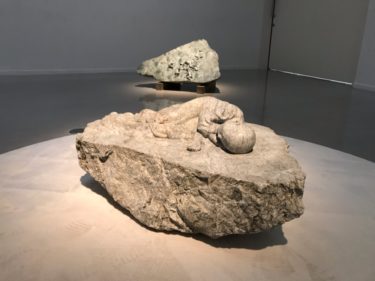 ファン・デ・ナゴヤ美術展2021 平田昌輝 おばあさんの赤い石　名古屋市民ギャラリー矢田 １月24日まで
