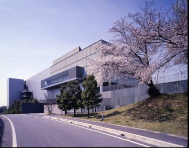 豊田市は車だけじゃない！ 現代アートと民藝　２つの異空間が楽しめる美術館がスゴイ！　豊田市民芸館と豊田市美術館