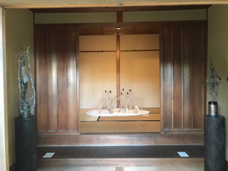 山岸忠彦/彫刻/本人宅/日展作家/有名作家/大型レリーフ/96年 特別展「日本の戦後彫刻」を開催中 | 徳島県のプレスリリース