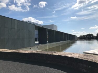 豊田市美術館が2025年度展覧会ラインナップを発表